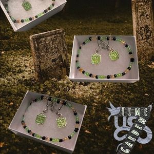 Trick or Treat Earring & Bracelet Set with Fall Themed Bath Melt